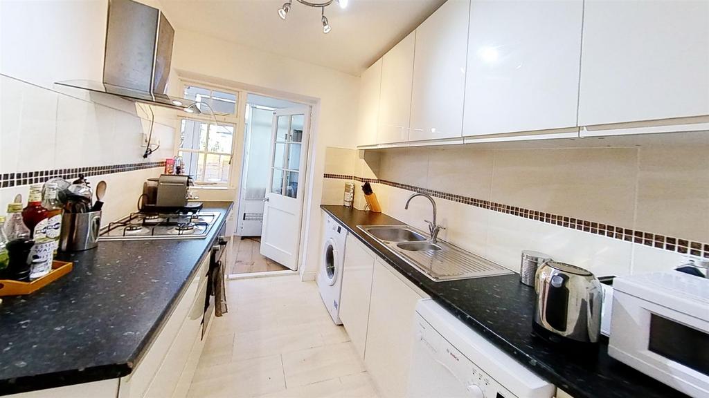 Barbican-Road-W12-Kitchen.jpg