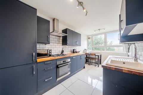 2 bedroom flat for sale, Winterfold Close, Southfields, SW19