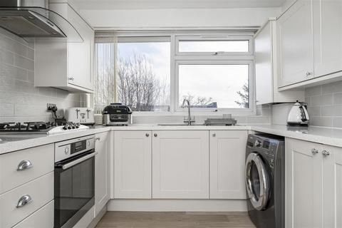 2 bedroom flat for sale, Barton Meadows, Ilford