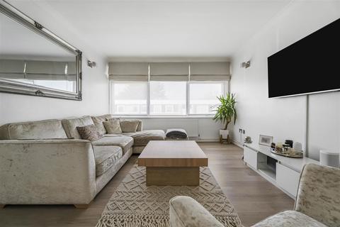 2 bedroom flat for sale, Barton Meadows, Ilford