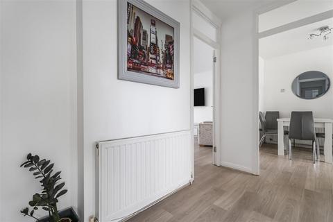 2 bedroom flat for sale, Barton Meadows, Ilford