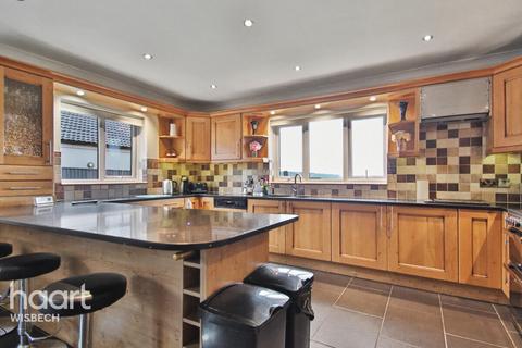 5 bedroom detached bungalow for sale, Back Road, Friday Bridge