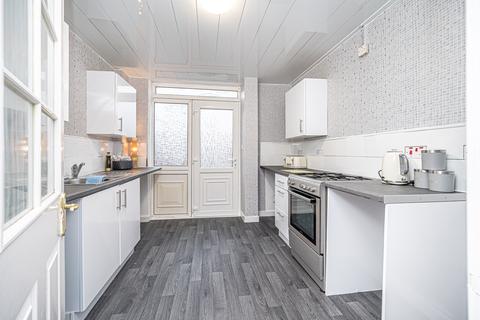 2 bedroom terraced house for sale, 22 Sycamore Crescent, Lumphinnans, KY4 9HH