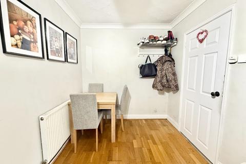 2 bedroom bungalow for sale, Waarden Road, Canvey Island
