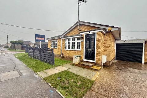 2 bedroom bungalow for sale, Waarden Road, Canvey Island