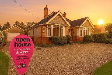 3 bedroom bungalow for sale, Windmill Road, Reading RG7