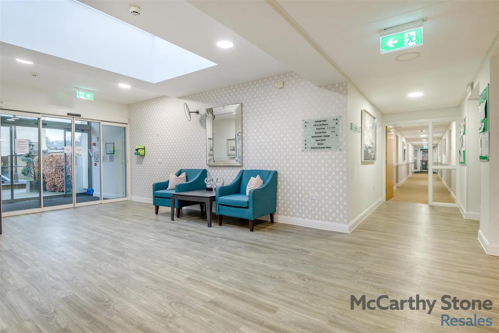 8677332-interior03.jpg