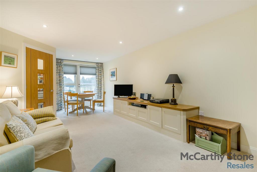 8677332-interior10.jpg