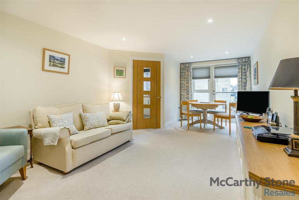 8677332-interior11.jpg