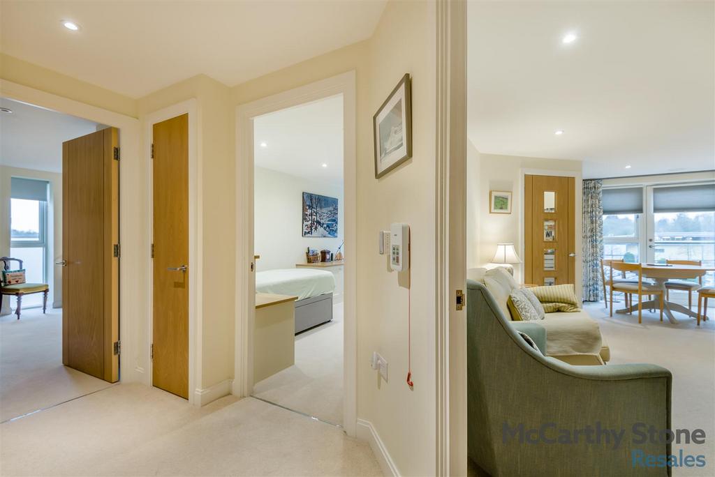 8677332-interior08.jpg