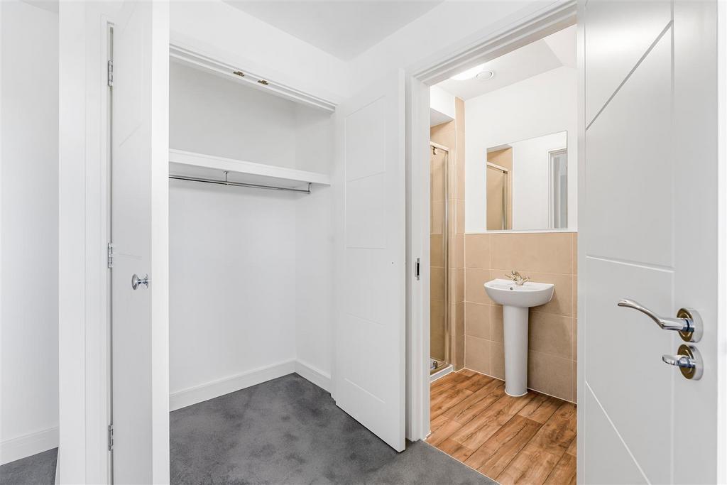 Principal Bedroom En-suite