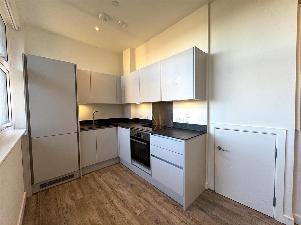 Kitchen pic 3.jpg