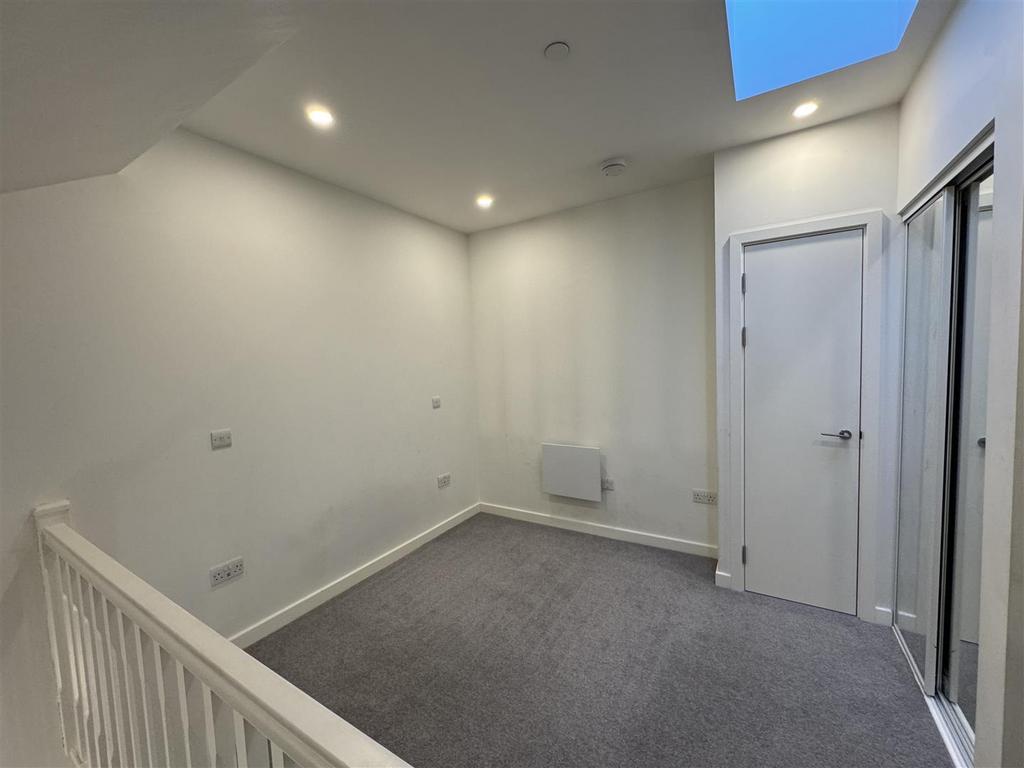 Bedroom pic 5.jpg
