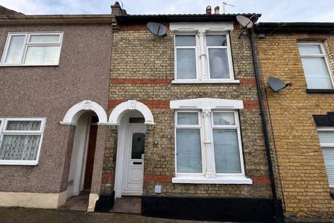 3 bedroom house to rent, Lester Road, Chatham, ME4
