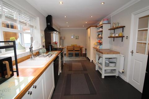 4 bedroom detached house for sale, Glenview Rise, Newbridge NP11