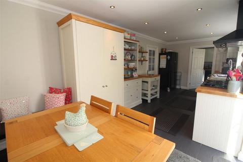 4 bedroom detached house for sale, Glenview Rise, Newbridge NP11
