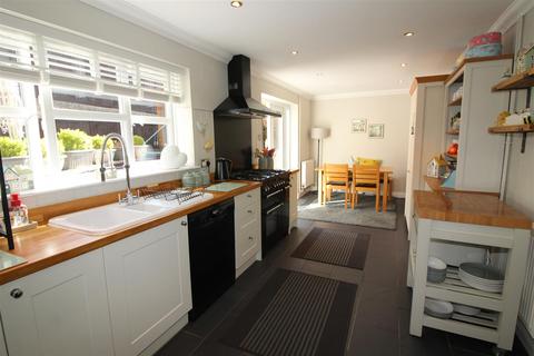 4 bedroom detached house for sale, Glenview Rise, Newbridge NP11