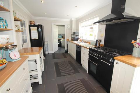 4 bedroom detached house for sale, Glenview Rise, Newbridge NP11