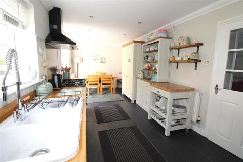 4 bedroom detached house for sale, Glenview Rise, Newbridge NP11