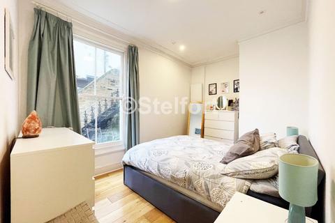 2 bedroom flat to rent, Queens Drive, London N4