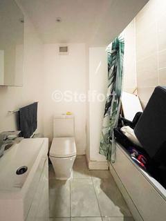 2 bedroom flat to rent, Queens Drive, London N4