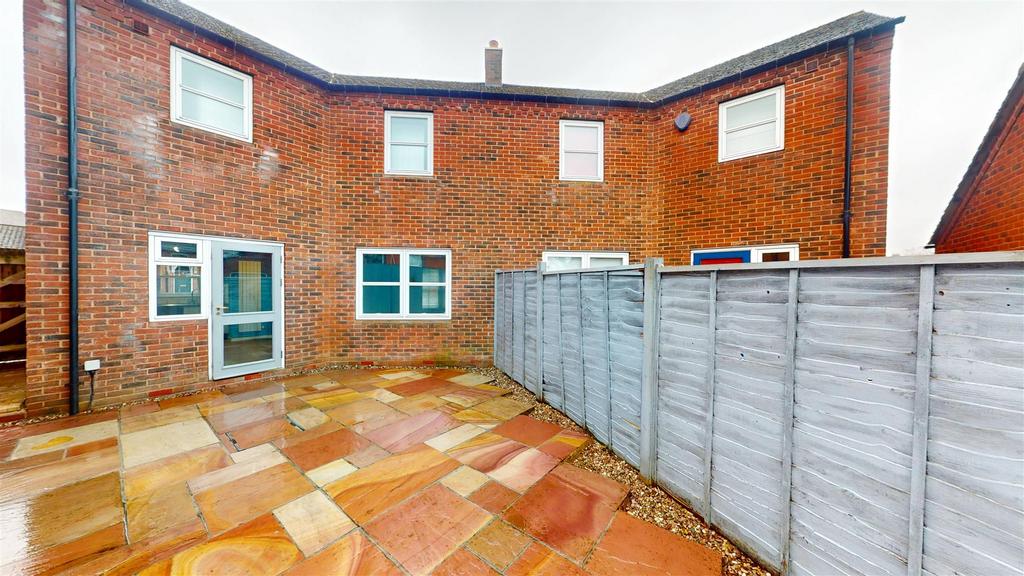 Wilfred Owen Close, 6, Garden.jpg