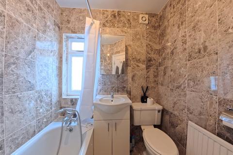 2 bedroom apartment to rent, Howard Road, London, NW2