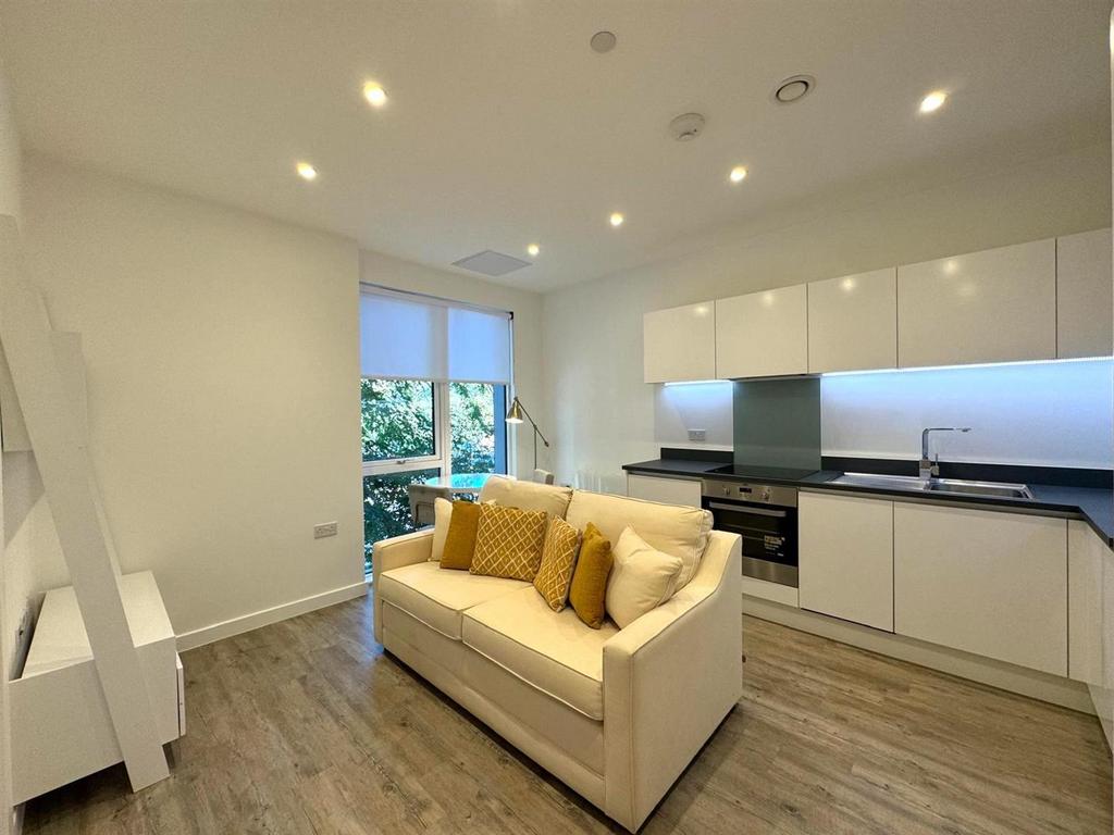 Living area pic 3.jpeg
