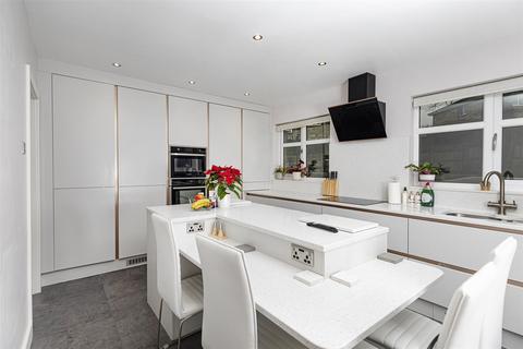 5 bedroom detached house for sale, The Ghyll, Huddersfield HD2