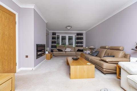 5 bedroom detached house for sale, The Ghyll, Huddersfield HD2
