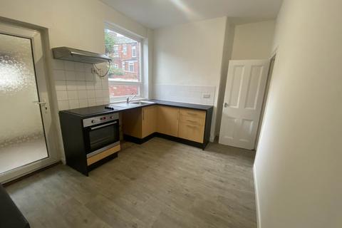 2 bedroom terraced house to rent, Hebron Street, Royton
