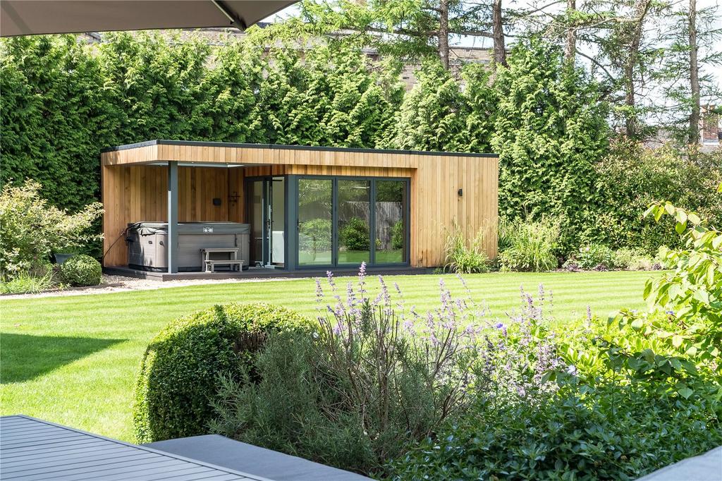 Garden Room/Hot Tub