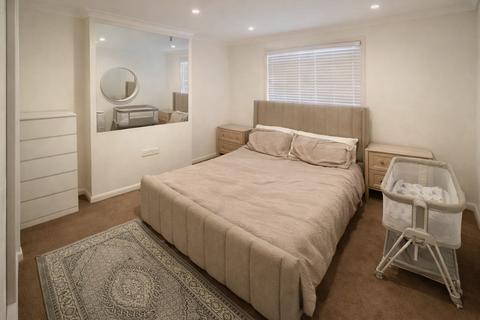 undefined, Crescent Parade, London, UB10