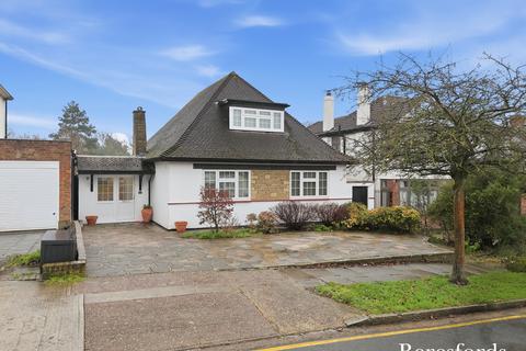3 bedroom detached house for sale, River Drive, Upminster, RM14