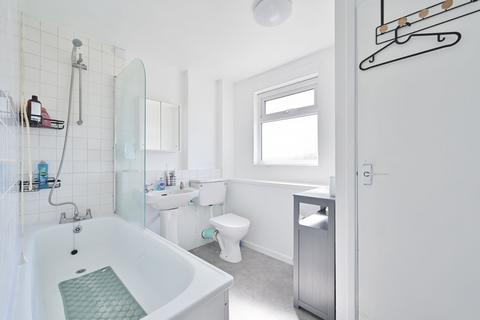 1 bedroom flat for sale, Scottswood Road, Bushey, WD23
