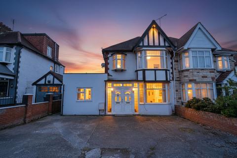 1 bedroom in a house share to rent, Clarendon Gardens, Wembley HA9