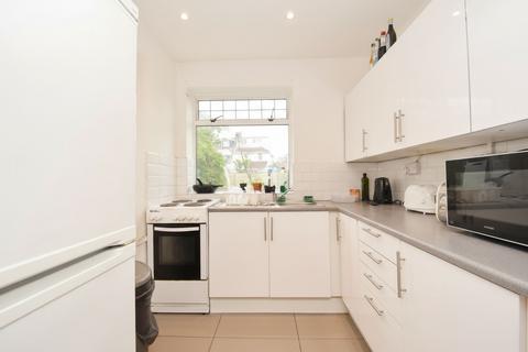 1 bedroom in a house share to rent, Clarendon Gardens, Wembley HA9