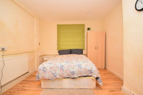 1 bedroom in a house share to rent, Clarendon Gardens, Wembley HA9