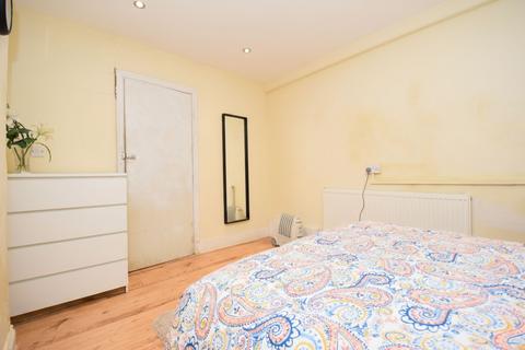 1 bedroom in a house share to rent, Clarendon Gardens, Wembley HA9