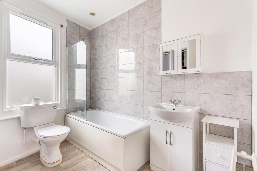 Bathroom.jpg