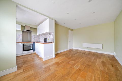 2 bedroom flat to rent, Taylor Close, Hounslow, TW3