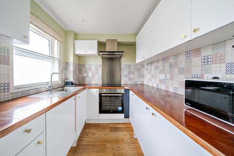 2 bedroom flat to rent, Taylor Close, Hounslow, TW3