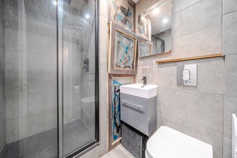 2 bedroom flat to rent, Taylor Close, Hounslow, TW3