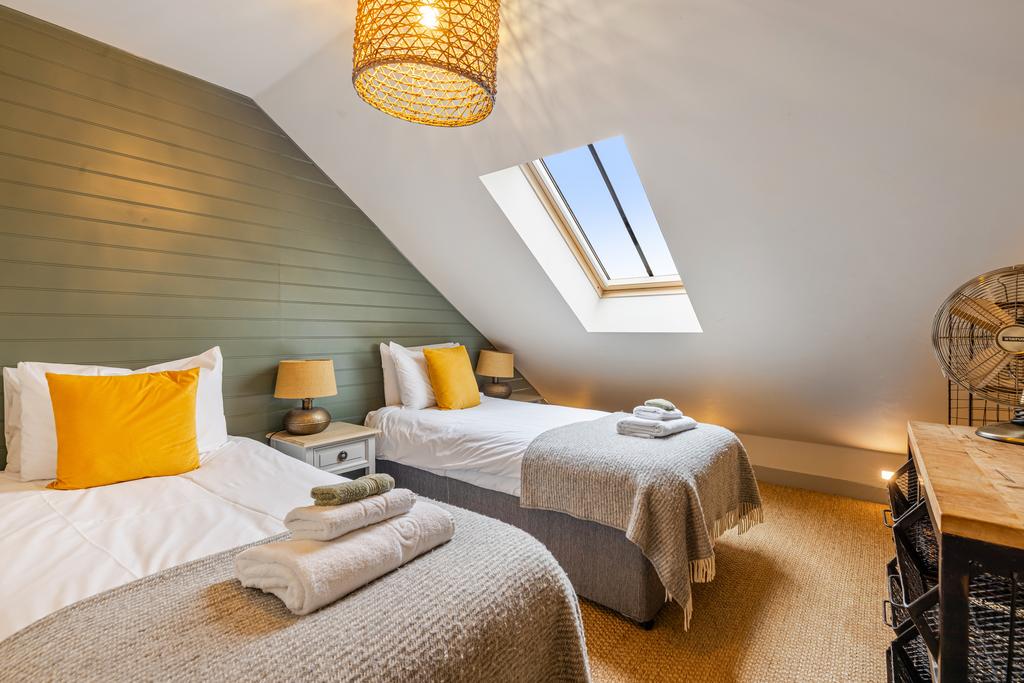 Twin Bedroom