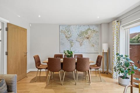 4 bedroom semi-detached house for sale, Middleton Close, Cambridge, CB4