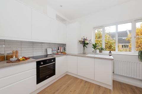 2 bedroom flat for sale, Kelly Avenue, London, SE15