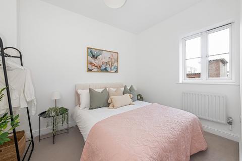 2 bedroom flat for sale, Kelly Avenue, London, SE15