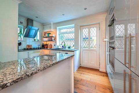 5 bedroom detached house for sale, Boundary Road, Hampshire GU14