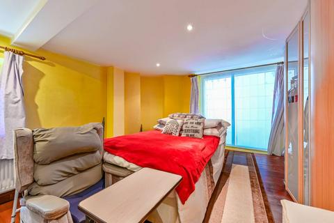 2 bedroom flat for sale, Copenhagen Street, Islington, London, N1