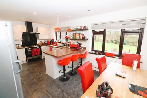 4 bedroom detached house for sale, Broadlands, Raunds NN9
